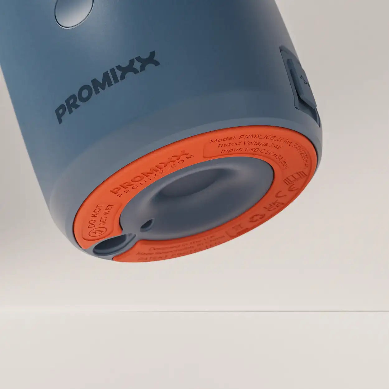 intelligent-cordless-portable-blender-p2 ICB_fullAssembly_midnightBlue_3_3_baseFoot_edit.webp