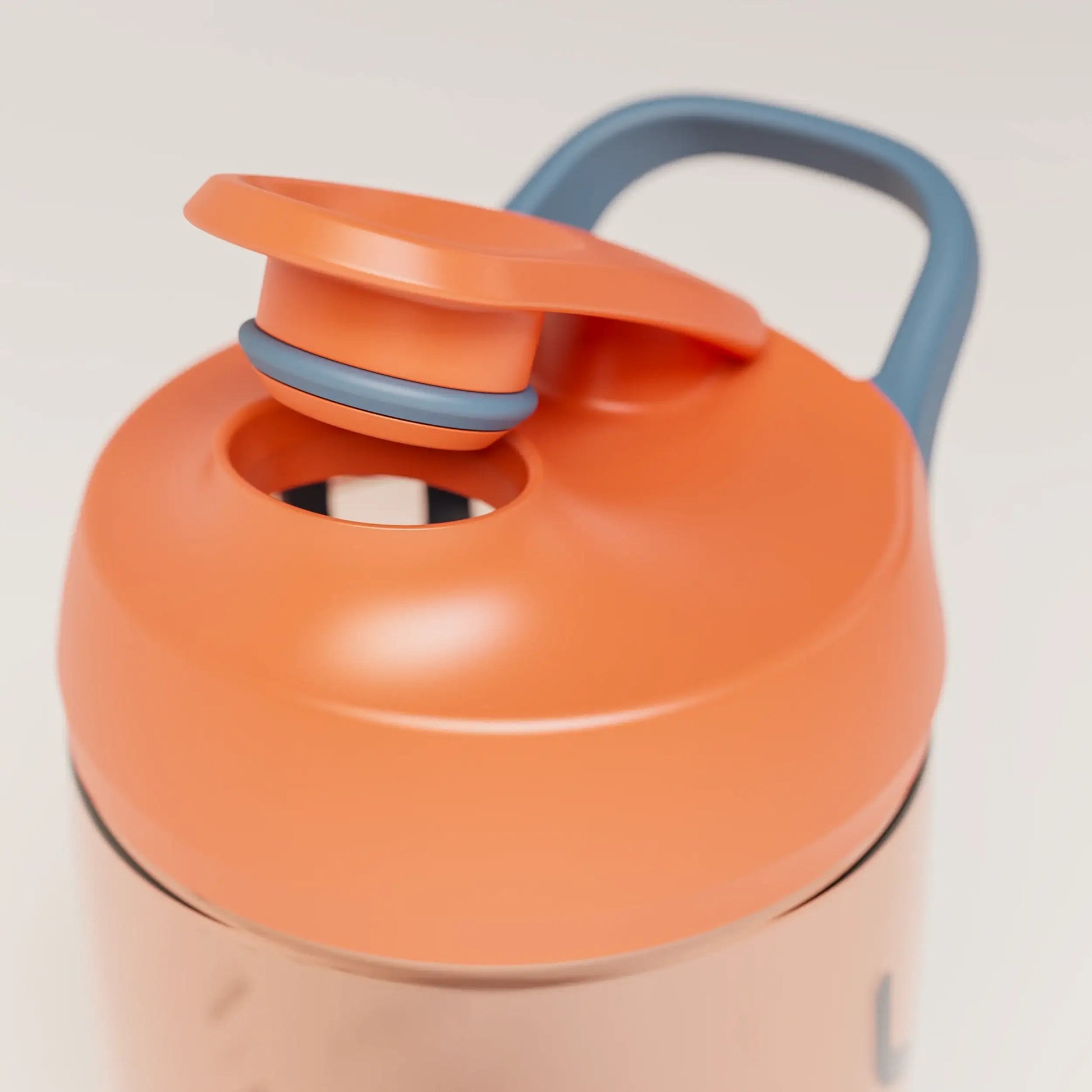 ecozen-performance-shaker-bottle-k3 SHKR_24700_P-S1.1_burntOrange_midnightBlue_2_4_highInsert_edit_5fd2c49f-de30-40e7-8d93-300097a4ce37.png