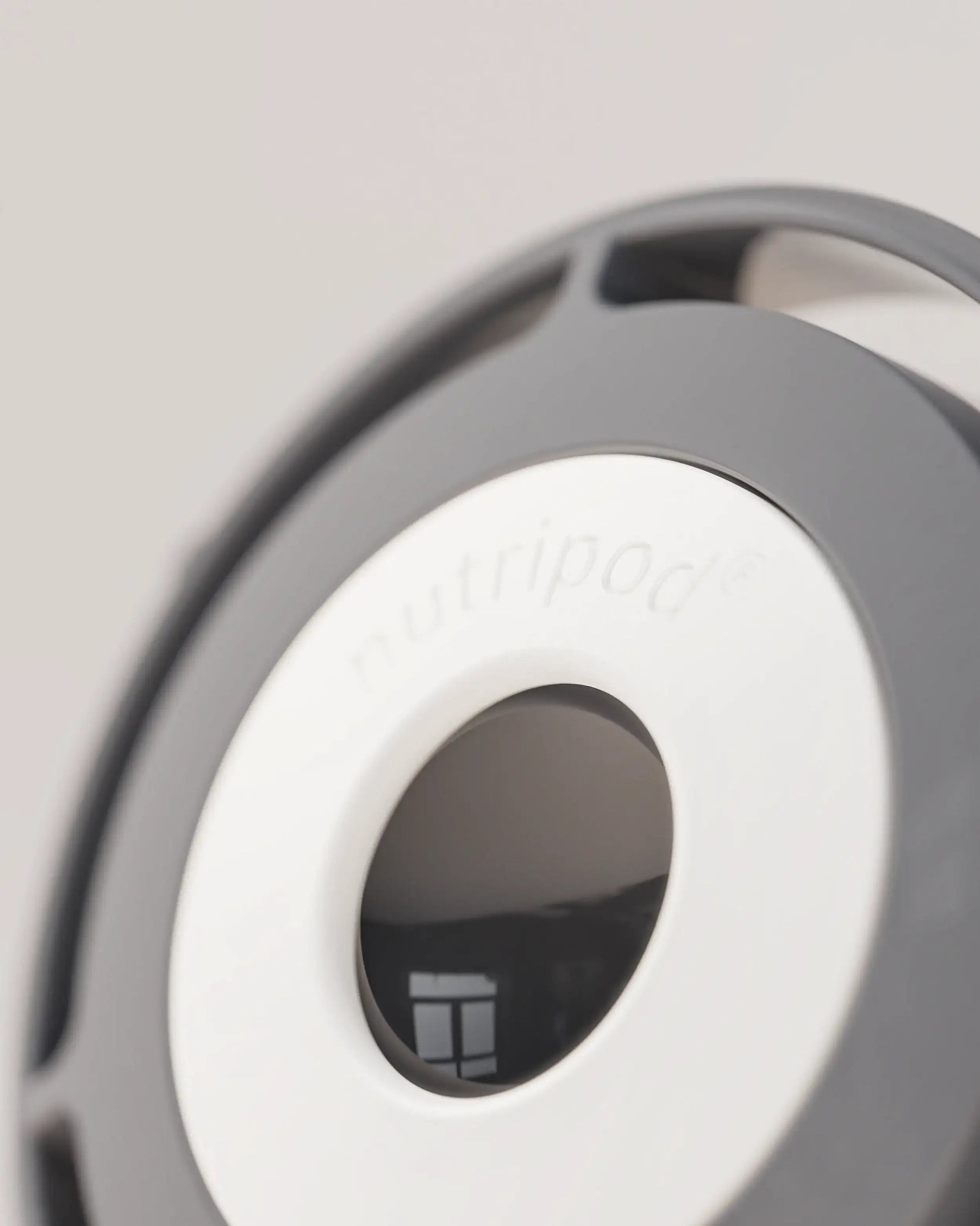 stainless-steel-electric-shaker-bottle-h2 VM_LiPo_3.5-700_v1_stainlessSteel_4x5_4_3_nutripod_EDIT.png